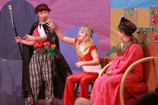Script for a Large Cast of Students!  Aladdin!