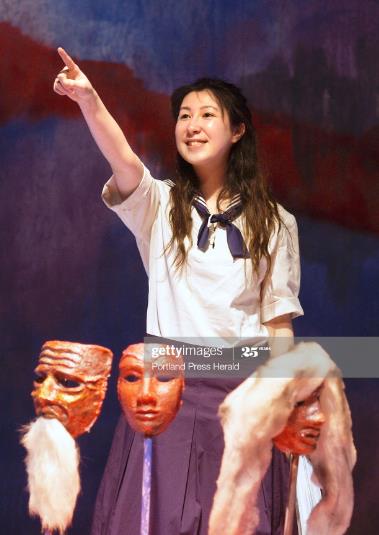 Sadako sees cranes fly.