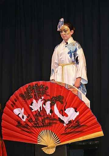 School Play for Children - A Thousand Cranes
