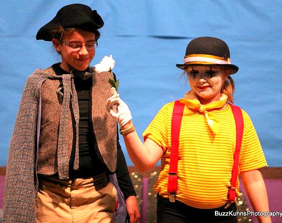 Fun Play for Kids!  Beauty and the Beast!  