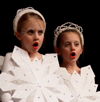 Snowflakes tell the story in A Snow White Christmas
