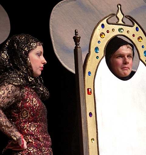 A Snow White Christmas!  Holiday Musical for Kids!