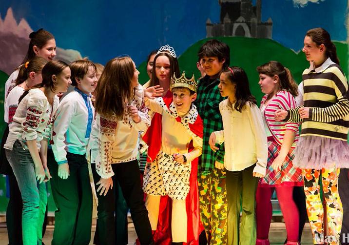 Emperor's New Clothes Play for Kids