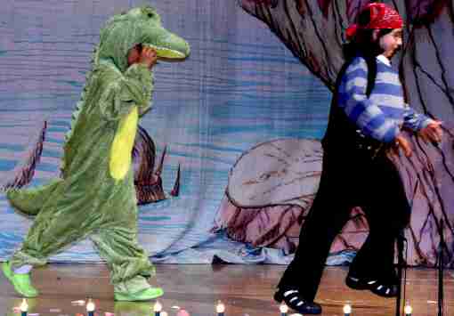 Christmas Musicals and Plays for Children!  A Christmas Peter Pan!