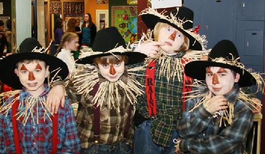 Several kids get to play Dorothy and Scarecrow!  The Wizard of Oz!